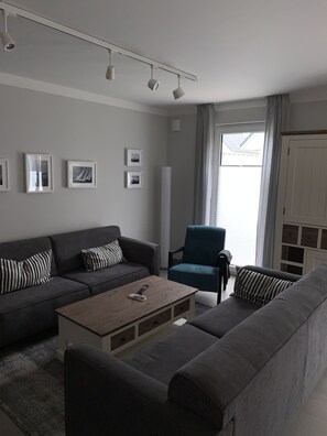 TV, fireplace, books, stereo