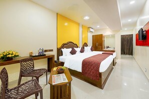 Deluxe Double Room, Mountain View | 1 bedroom, in-room safe, laptop workspace, blackout drapes