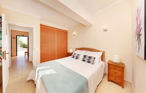 2 bedrooms, in-room safe, iron/ironing board, free WiFi - ORCHARD APARTMENT  (Lagos)