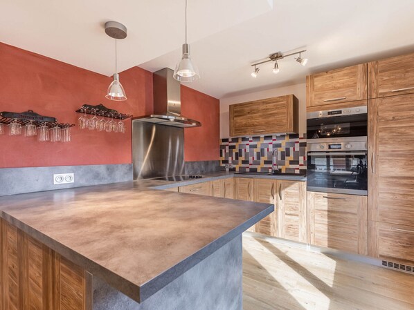 Kühlschrank, Mikrowelle, Geschirrspüler