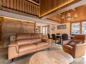 Unclassified image, 4 of 8, button