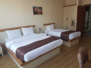 Literie hypoallergénique, minibar, coffres-forts dans les chambres