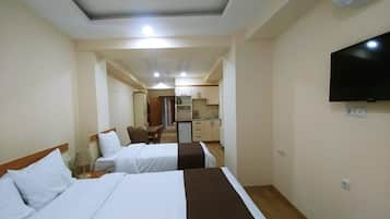 Hypo-allergenic bedding, minibar, in-room safe, desk