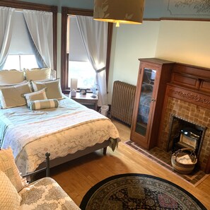 4 Schlafzimmer, Zimmersafe, Schreibtisch, Bügeleisen/Bügelbrett