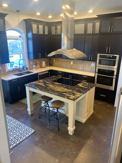 Hewitt Onion Tower Victorian charm in heart of Marquette- Cozy Fireplace