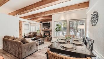 Condo, 3 Bedrooms | Living area