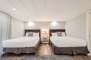3 bedrooms, laptop workspace, iron/ironing board, free WiFi - The Lift B8 3 Bedroom Condo by RedAwning (Breckenridge)