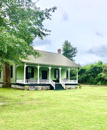 Exterior. In 1840 Burn Cottage