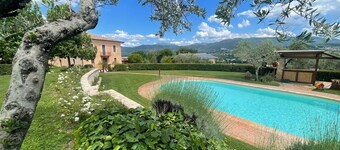 Spoleto Tranquilita. Slps 20. Wifi. Pool. Yoga Studio. Gardens. Fantastic Views.