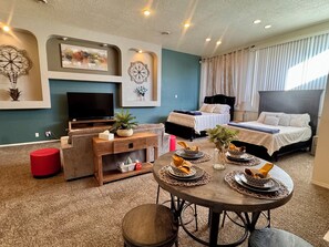 1 habitación, tabla de planchar con plancha, wifi gratis y ropa de cama 