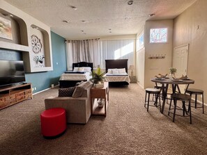 1 habitación, tabla de planchar con plancha, wifi gratis y ropa de cama 