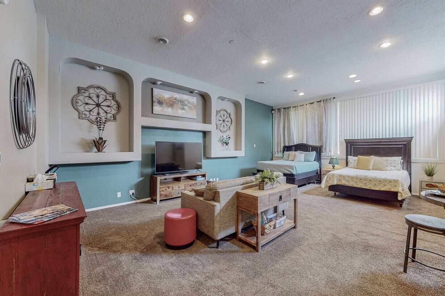 1 slaapkamer, een strijkplank/strijkijzer, gratis wifi, beddengoed