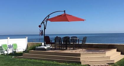 Lakeside home with a view of Cedar Point - 4 Bedrooms 2 full Baths