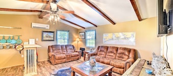 Newly Renovated Rockport Cottage 4 mil beach