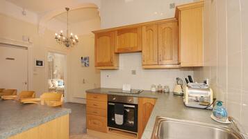 Classic Apartment, Private Bathroom, Partial Sea View (29A)