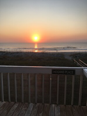 Property grounds - Hogan's Place Oceanfront Offers Spectacular View and Completely Renovated Unit (Carolina Beach)