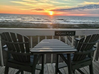 Hogan's Place Oceanfront Offers Spectacular View and Completely Renovated Unit