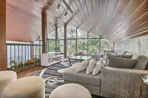 Short or Long term stay in Toronto home with family and friends 7 bdr. 6 bath