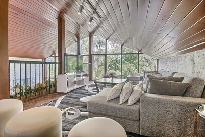 Short or Long term stay in Toronto home with family and friends 7 bdr. 6 bath