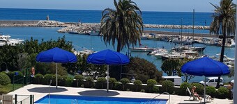 Sea view apartment in Puerto Estepona, 90 m2 plus terrace 
