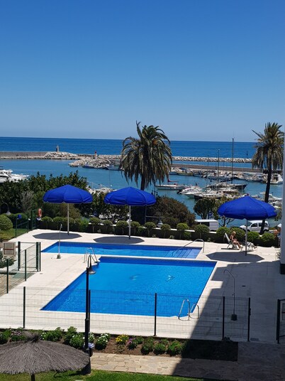 Sea view apartment in Puerto Estepona, 90 m2 plus terrace 