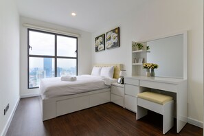 Hochwertige Bettwaren, Daunenbettdecken, Pillowtop-Betten, Minibar