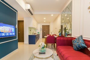 43-inch Smart TV with digital channels, TV - Riverside Residence - Saigon Royal (Ho Chi Minh City)