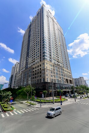 Vista frontal de la propiedad