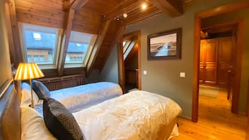 3 slaapkamers, een bureau, een strijkplank/strijkijzer, beddengoed