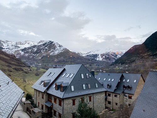 Baqueira 3 room, 4 cw spectacular duplex with parking for 6-8 people
