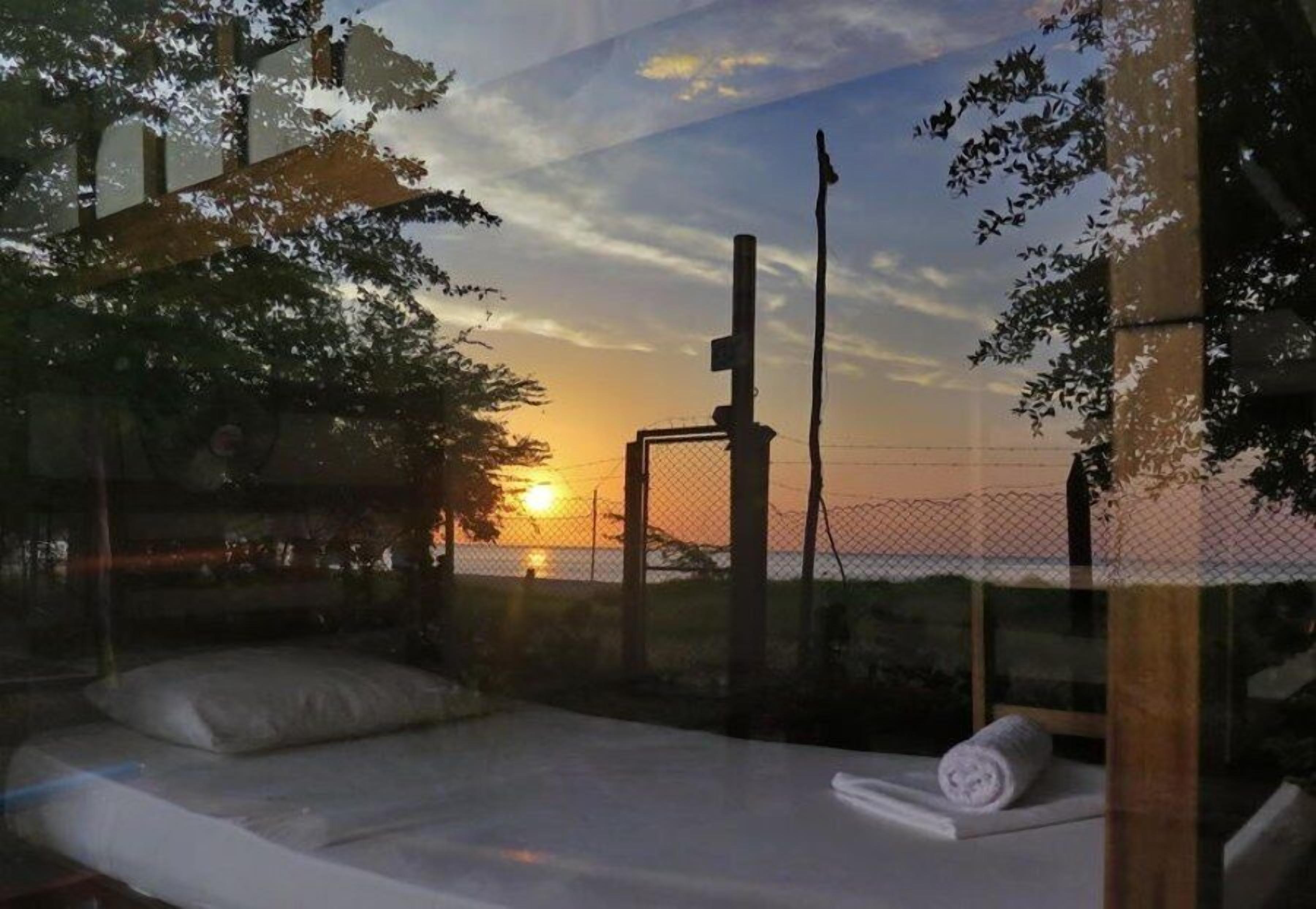 4 Bed Mix Shared Dorm | Pemandangan pantai/laut