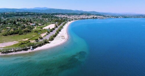 Belle villa d'été sur la plage de Chalkoutsi, Oropos (Athènes)