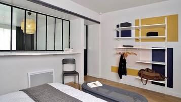 1 slaapkamer, een strijkplank/strijkijzer, wifi