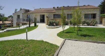 APPARTEMENT DE CHARME AU RDC AVEC TERRASSE DANS RĂSIDENCE AU CALME A JONZAC