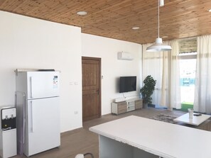 Deluxe Apartment | Private kitchenette | Full-sized fridge, microwave, stovetop, electric kettle - Marvelous Rooftop (Amman)