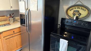 Microwave, coffee/tea maker, cookware/dishes/utensils