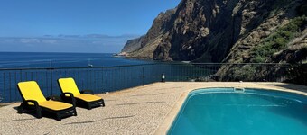 3 bedroom villa and pool, Jardim do Mar, breathtaking view 