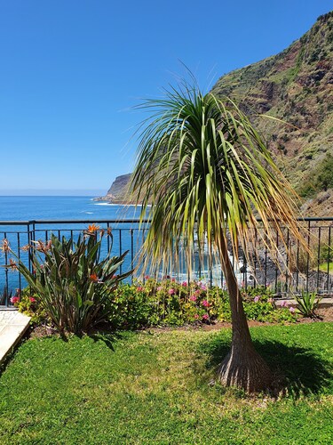 3 bedroom villa and pool, Jardim do Mar, breathtaking view 