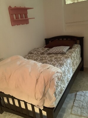 Family Apartment, 2 Bedrooms | 2 bedrooms, individually decorated, individually furnished, desk