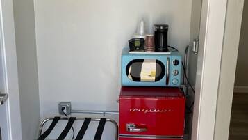 Eenvoudige kamer, 1 queensize bed | Geluiddichte muren, een strijkplank/strijkijzer, gratis wifi, beddengoed