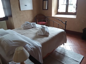 2 habitaciones, wifi gratis y ropa de cama