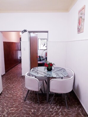Dining - Comfy flat for 4 guests. Safe and peaceful (San Miguel de Tucumán)