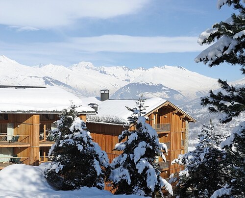 Montchavin Stunning Modern Ski Flat  47M/2  Breathtaking views Sleeps 6 people.
