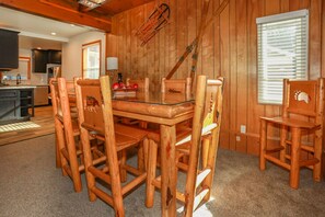 Ferienhaus, 3 Schlafzimmer | Essbereich im Zimmer