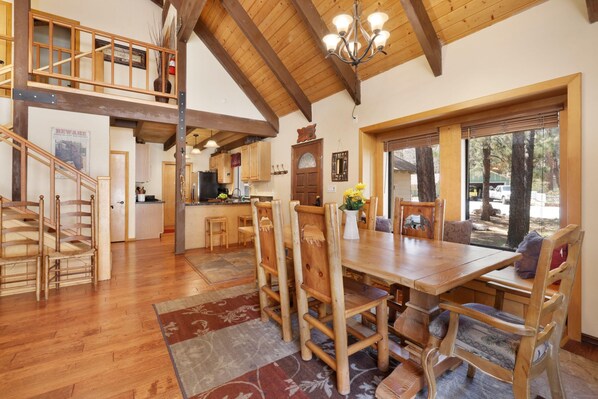 House, 3 Bedrooms | In-room dining