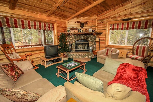 하우스, 침실 3개 | 거실 | 디지털 채널 시청이 가능한 36인치 TV, 벽난로, DVD 플레이어