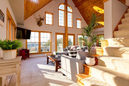 Himmelhohes Chalet! Wunderschönes Haus auf 10 Hektar mit Whirlpool, 2 Minuten nach Wellsboro