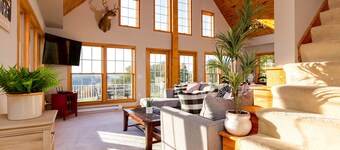 Sky High Chalet! Gorgeous home on 10+ acres with hot tub, 2 minutes to Wellsboro