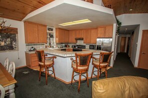 Interior - Can't Bear to Leave-1156 by Big Bear Vacations (Big Bear Lake)
