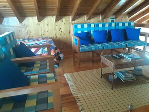 2 عدّة غرف نوم ومكواة/لوح كي وواي فاي وملاءات أسرّة